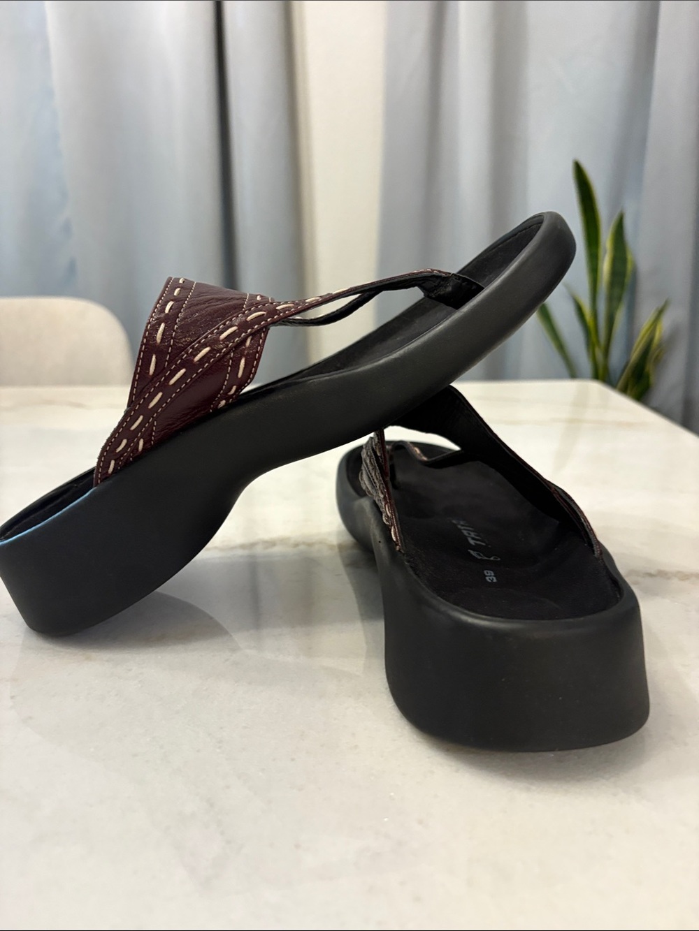 Tatami Women's Brown Thong Sandals - Picture 6 of 6